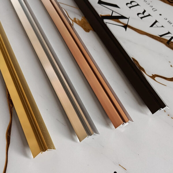 Alumínium belső sarokprofil 3 mm falpanelhez, 3000 mm - Arany