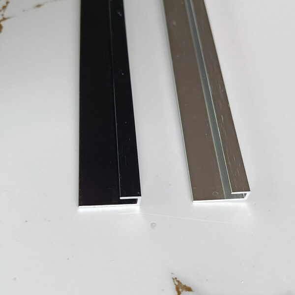 Alumínium U-profil 3-3,3 mm falpanelhez, 3000 mm - Ezüst